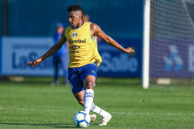 Grêmio x Avaí: Cortez volta a treinar e fica à disposição; Léo Moura é reintegrado