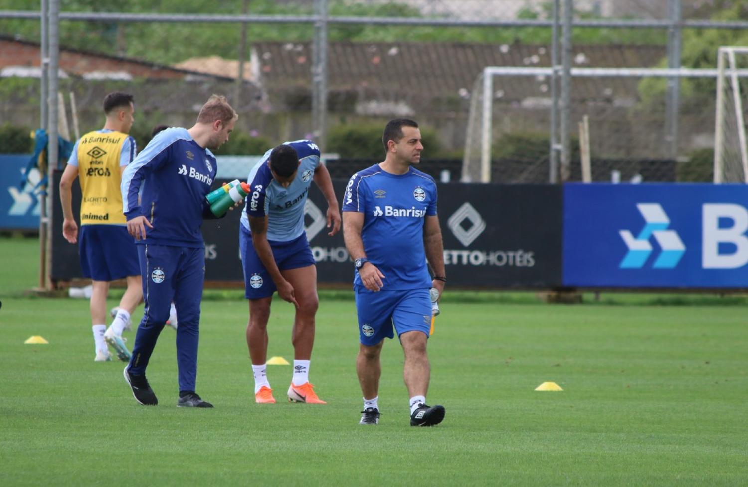 Grêmio x CSA: trio de titulares é ausência e Michel sai mais cedo de treino com 