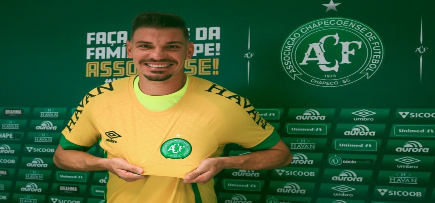 João Ricardo é apresentado na Chape: 