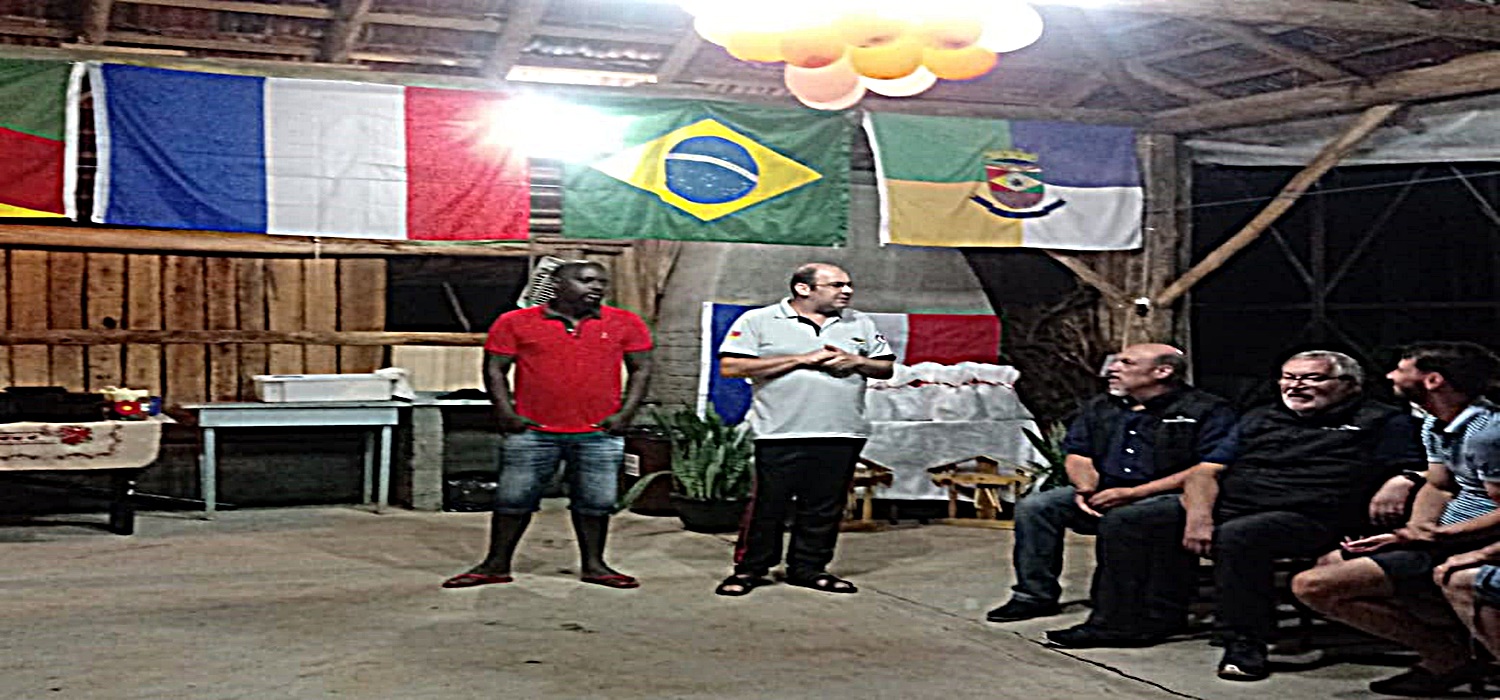 NOITE DE ENCERRAMENTO DE INTERCAMBIO ENTRE BRASIL E FRANÇA NA CFR DE ALPESTRE.
